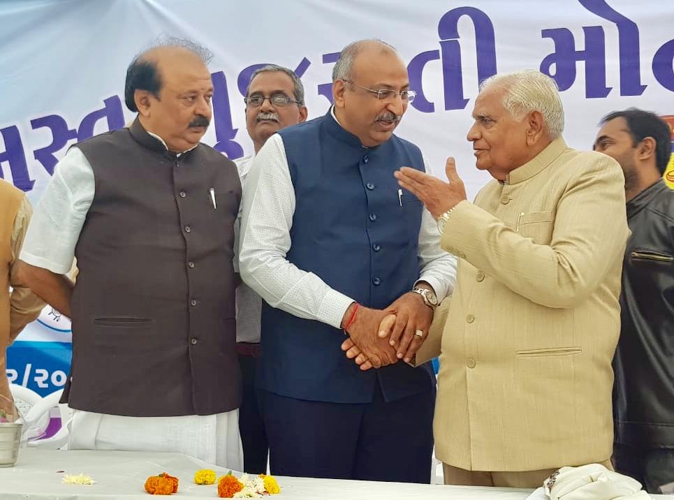 Nilesh Mandlewala Founder & President, Donate Life was felicitated by  Shri Somabhai Modi President of Samast Gujarati Modh Modi Samaj Trust at Ahmedabad on 15th December 2019.