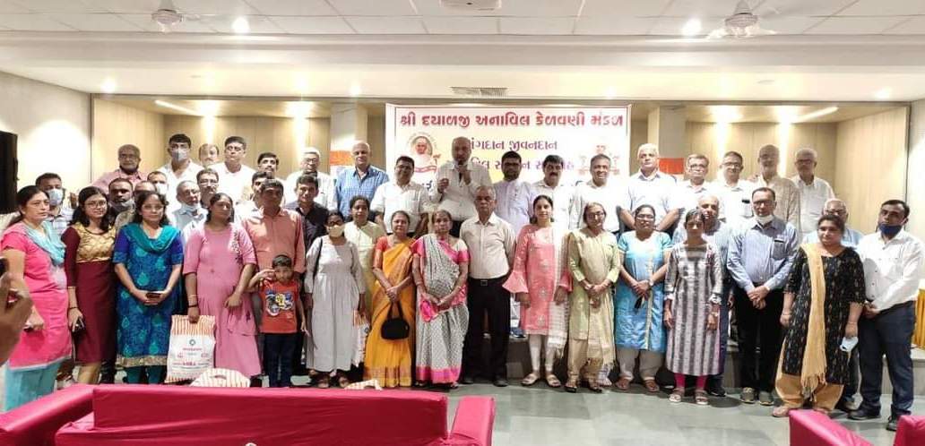 On the occasion of 15th August 2021 Independence Day, the families of 17 Anavil donors were honored by Shri Dayalji Anavil Kelavani Mandal.