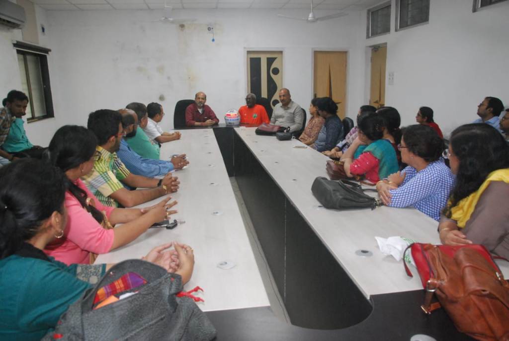 Rebirth foundations volunteer Mr. Pramod Mahajan meeting with Dean Dr. Jayesh Brahmbhatt and Faculty at Surat New Civil Hospital
