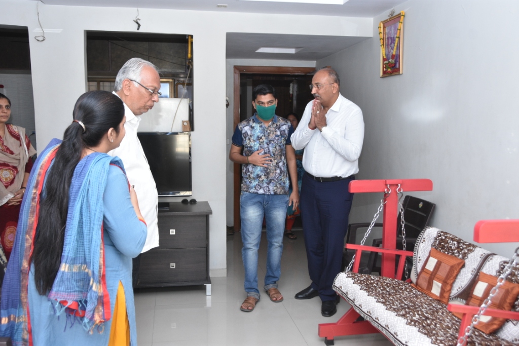 Heart Recepient Lalji Gediya & Team Donate Life Meet to Donor Jahnvi Patel Family Member at Surat