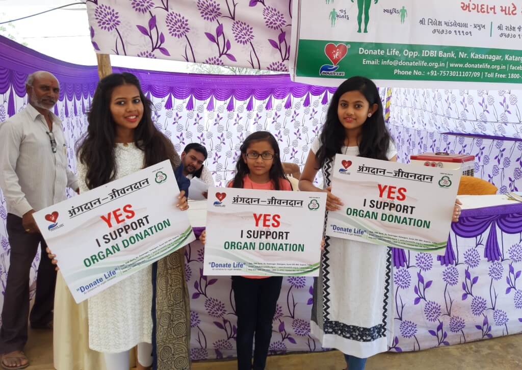 Samst Jodhani Family's Organized Ram Katha at. Hadmatiya Hanumanji Temple, Krushnagadh, Ta. Lathi, Dist. Amreli Donate Life aware the devotees about the important of cadaver organ donation during the Ram Katha.