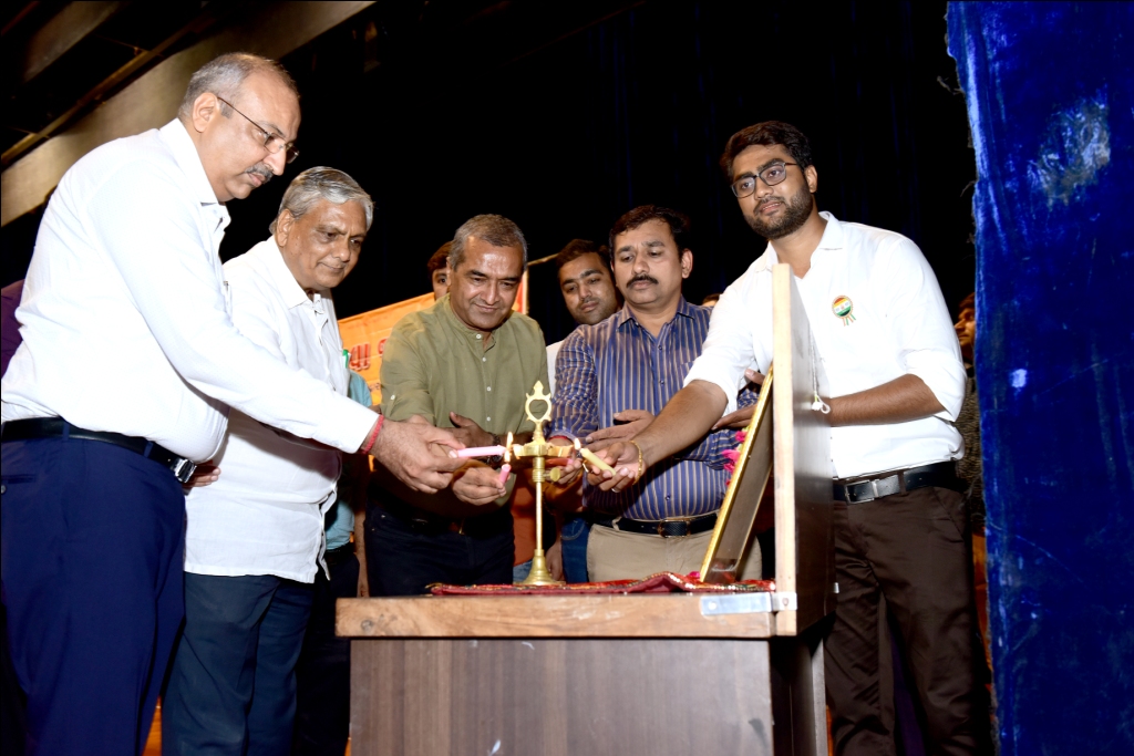 Donate Life Founder & President Shri Nilesh Mandlewala was invited as a guest of honor by Jain Yuva Jagran Manch Surat