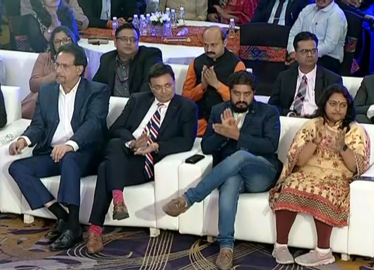 Donate Life Founder and President Nilesh Mandlewala was felicitated by ABP Asmita with Ashmita Sanman Purashkar 2020 by hands of CM Vijaybhai Rupani