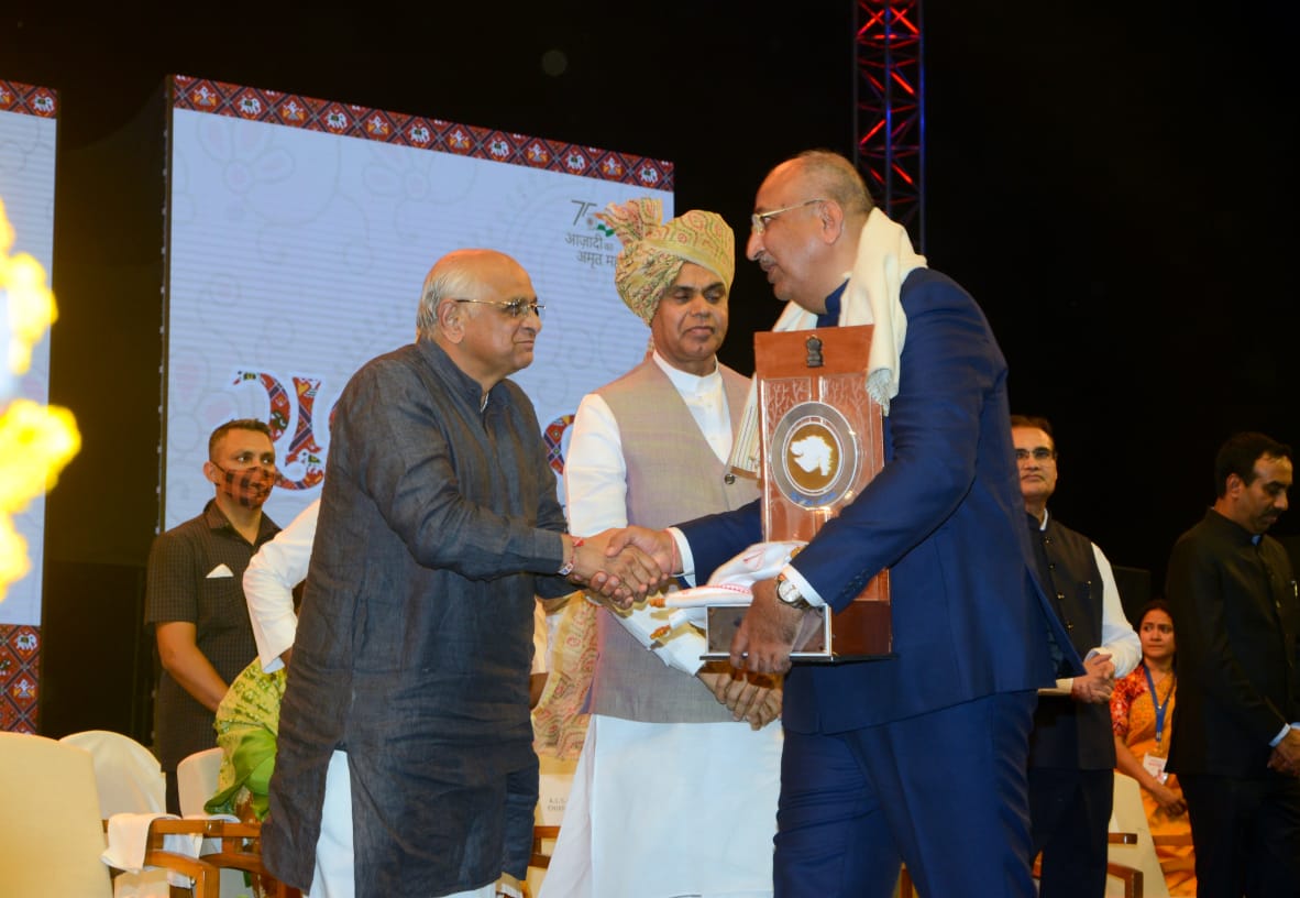 Highest Civilian Award of Gujarat “GUJARAT GARIMA AWARD" has been conferred to Shri Nilesh Mandlewala, Founder and President of Donate Life for his outstanding work in the field of Cadaver Organ Donation.