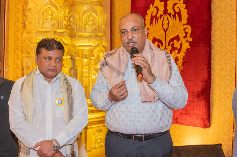 Donate Life and Surat City Ganesh Utsav Samiti invited the family of organ donor late Kalpeshbhai Pandya as guests and honored him by performing aarti to Shri ji.