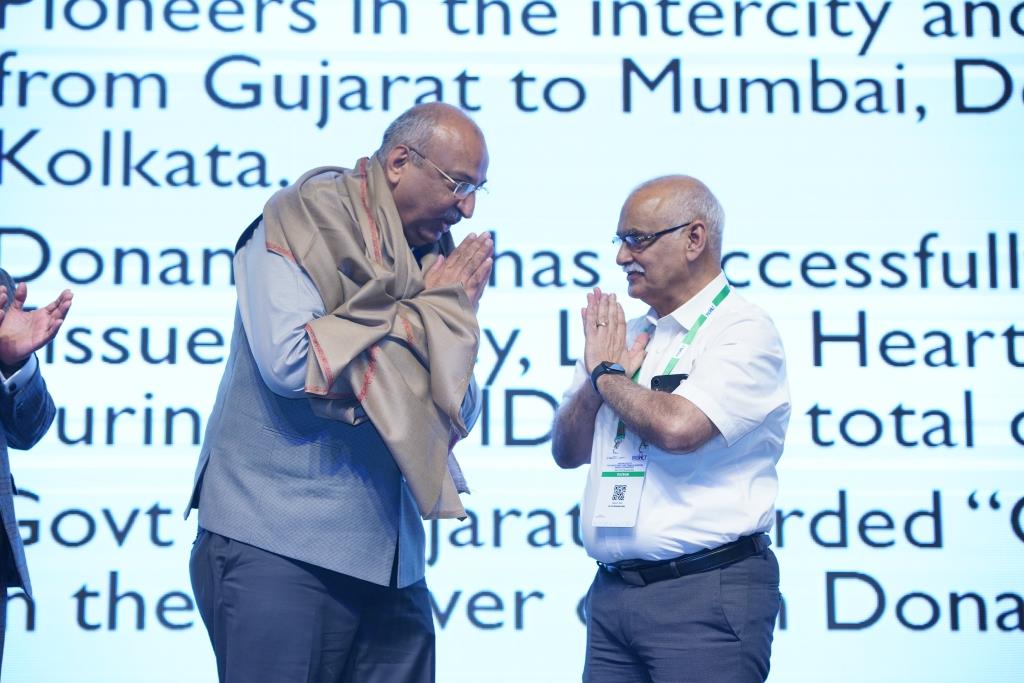 Nilesh Mandlewala Felicitated by Indian Society for Heart and Lung Transplantation at Hyderabad.