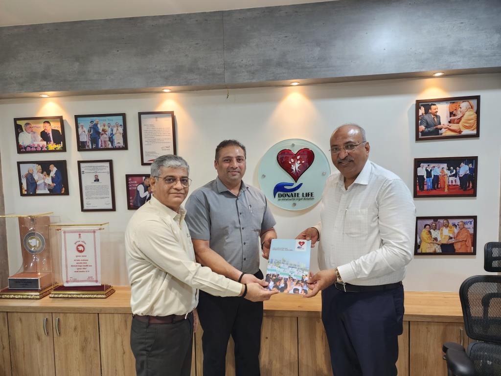 Sharadayatan School Principal Shri Nitesh Panchal invited Donate Life Founder & President Nilesh Mandlewala as the Chief Guest for the annual function.