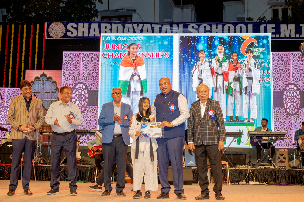 Mr. Nilesh Mandlewala, Founder and President of Donate Life was invited as the Chief Guest at the annual program held at Sharadayatan School on the theme of Azadi's Amrit Mahotsav.