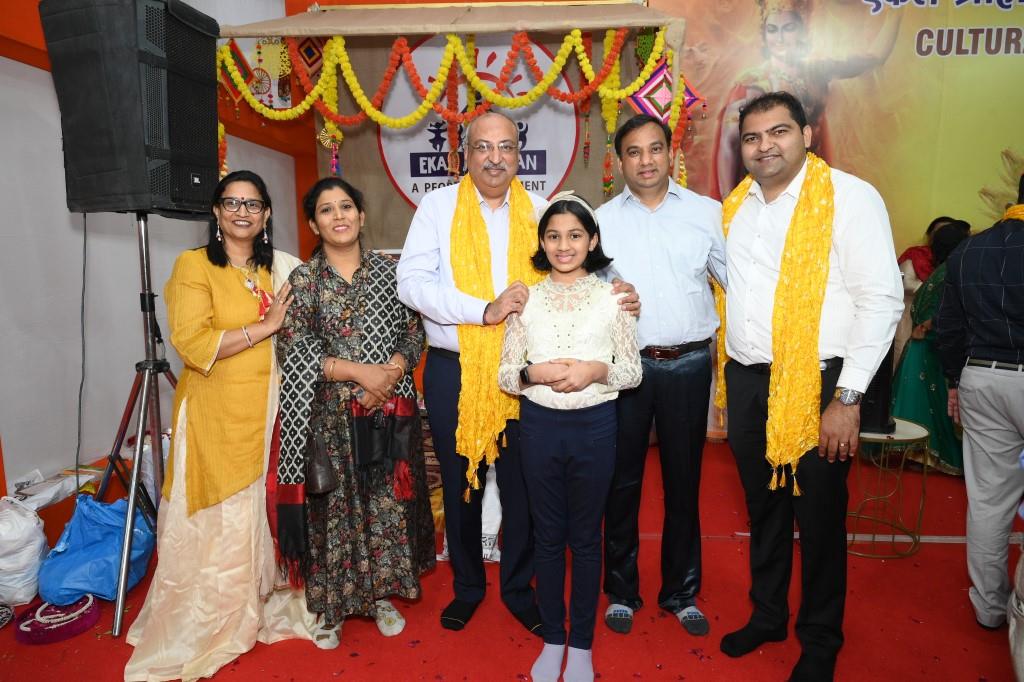 Donate Life Founder and President Nilesh Mandlewala and Donate Life CEO & Trustee Nirav Mandlewala receiving the blessings of Param Pujya Swami Shri Gobind Dev Giriji Maharaj at Shrimad Bhagwat Katha organized by Ekal Shri Hari Vanavasi Trust Surat