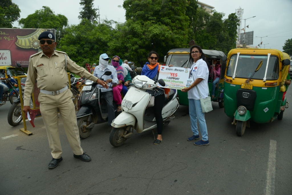 Awareness Program at Town Hall Traffic Signal |Date: 07/08/2018