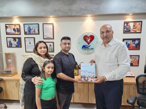 Organ Recipient Shri Bhanuben Sampatbhai Shah Family Member Visit Donate Life office.