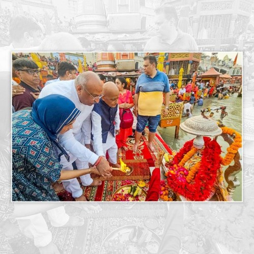 Nilesh Mandlewala performed puja at Ganga Ghat