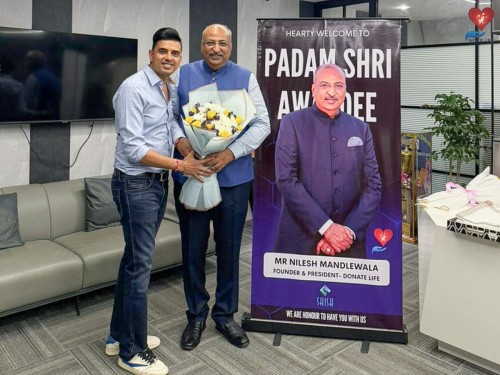 Team SHISH Jewels honored Padma Shri awardee Nilesh Mandlewala by inviting him to their office.