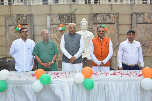 Founder & President of Donate Life Mr. Nilesh Mandlewala hoisted the National Flag on the 74th Republic Day.
