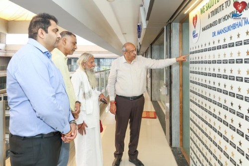 Param Pujya Swami Shree Savitanand ji Maharaj Visit Donate Life Office