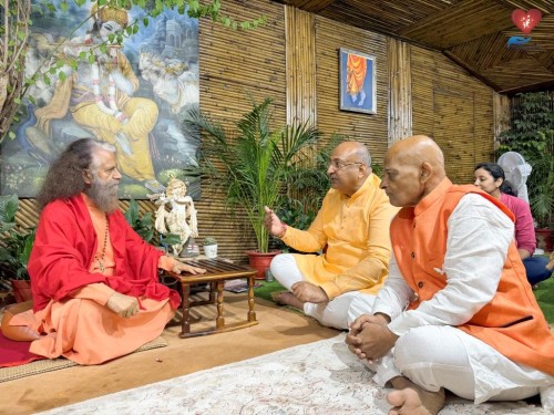 Padmashri Nilesh Mandlewala ji & Trustee Shri Prakash patel ji meet param pujya swami Chidanand Saraswatiji Maharaj at Parmarth niketan aashram, Rushikesh