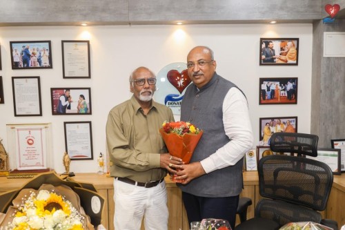 Editor of Rajasthan Patrika Shri Vineetbhai Sharma congratulated Nileshbhai Mandlewala after the announcement of the Padma Shri award by the Government of India.