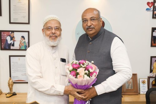 Director of Leader Press Shri Yusufbhai Badri congratulated Nileshbhai Mandlewala after the announcement of the Padma Shri award by the Government of India.