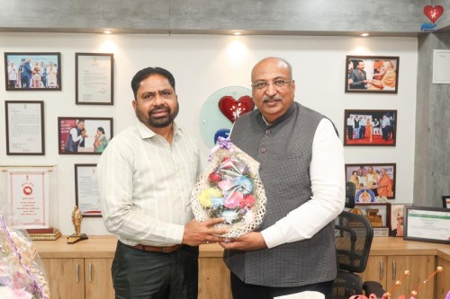 Secretary of Surat Modhvanik Samast Panch Shri Anilbhai Dalal congratulated Nileshbhai Mandlewala after the announcement of the Padma Shri award by the Government of India.