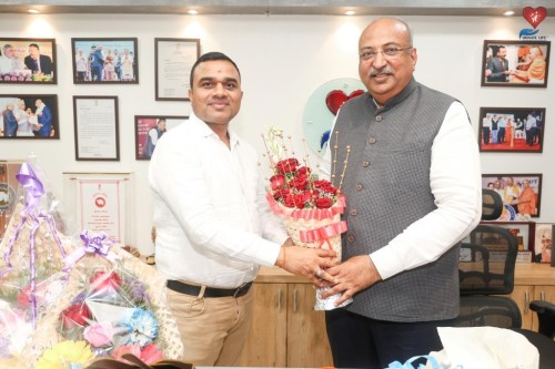 Shri Karsanbhai Gondaliya, Executive Member of Gujarat Region congratulated Nileshbhai Mandlewala after the announcement of the Padma Shri award by the Government of India.