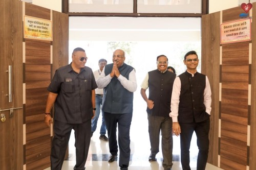 Mr. Nilesh Mandlewala, Founder of Donate Life was invited as the Chief Guest at the Annual CSR Meeting – “SHETU” program organized by Veer Narmad South Gujarat University.