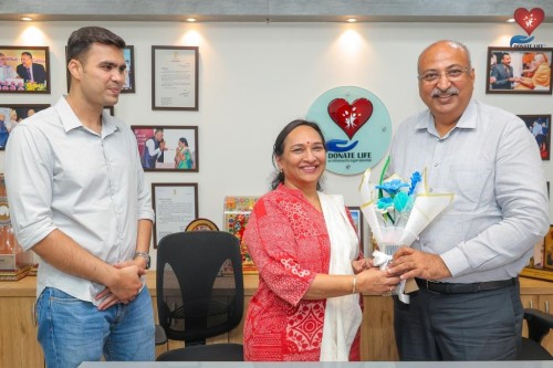 Geetaben Shroff Meet Nilesh Mandlewala After Padma Shri Award