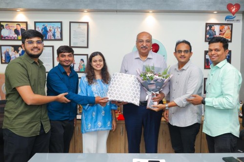 Members of Kombee Technologies Private Limited visited the Donate Life office and congratulated Mr. Nilesh Mandlewala (Padma Shri Awardee).