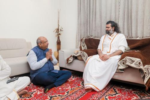 Donate Life Team Meet Vaishnavacharya Param Pujya Goswami Shri Vrajarajkumarji Mahadayashree.