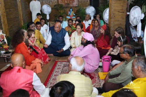 Nilesh Mandlewala met Swami Chidanandaji and discussed organ donation awareness at his aashram.