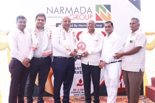 Nilesh Mandlewala attended the blood donation camp organized by Narmada Group