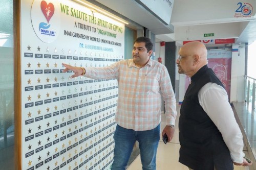 Ad-man, actor, writer and director Mr. Bharat Dabholkar visit to the Donate Life organization.