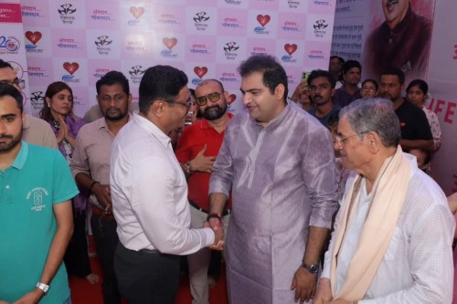 Shri Kiran Modi of the Surat Crime Branch visited a Ganesh pandal organised by 'Donate Life' and 'Vaastav Group' based on the theme of organ donation.