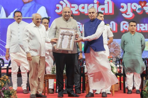 On Gujarat’s 66th Foundation Day, Padma Shri Nilesh Mandlewala was felicitated with a Certificate of Honour by Governor Acharya Devvrat Ji and CM Bhupendra Patel Ji.