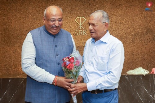 Nilesh Mandlewala was honored by Govindbhai Dholakia at SRK (Shree Ramkrishna Exports Pvt.Ltd.) following the announcement of his Padma Shri by the Government of India.