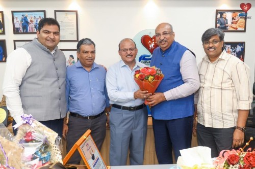 P. C. Khatri, Rajesh Pillai, Nirav Mandlewala & Vinod Mule congratulated Nileshbhai Mandlewala on Padma Shri.