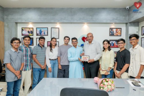 Jainik Group Meets Padma Shri Awardee Nilesh Mandlewala to Congratulate Him