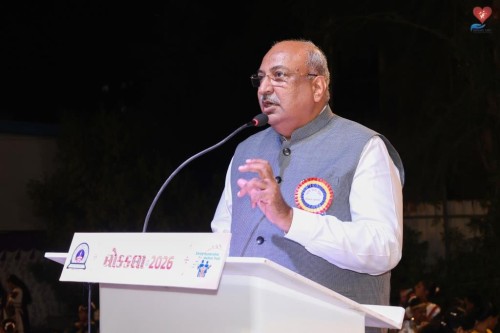 Padma Shri Nilesh Mandlewala spoke about public awareness of organ donation at the Lokkala@2026 program organized in collaboration with Nagar Primary Education Committee Surat & Shri Ramakrishna Welfare Trust.