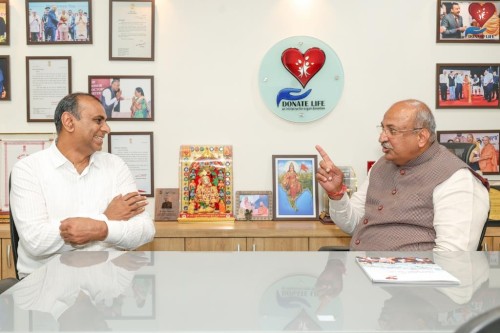 Mr. Ronak Patel ji, journalist from ABP Asmita, visited the 'Donate Life' office for a podcast shoot.