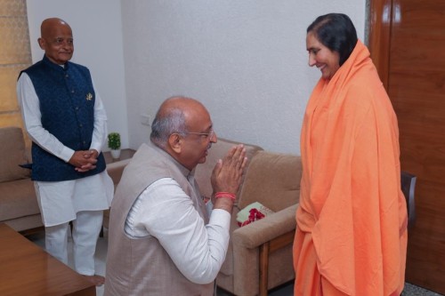 Padma Shri Nilesh mandlewala Blessing meet with Sadhvi Ritambhara ji