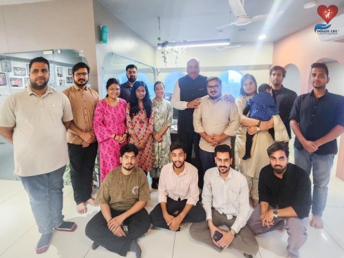 Padmashree Nilesh Mandlewala met our social media team with best wishes.