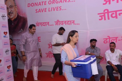 Influencer Vanita Rawat visited a Ganesh pandal organised by 'Donate Life' and 'Vaastav Group' based on the theme of organ donation.