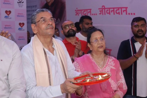 Donate Life Trustee Shri Rajubhai Dokania visited the Ganesh Pandal organized by Donate Life and the Vastav Group, the theme of organ donation.