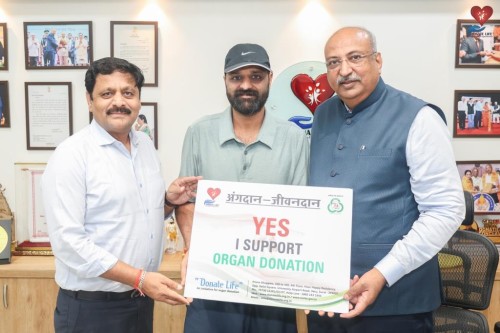 IPS Shri Vipul Anekant ji visited the Donate Life organization.
