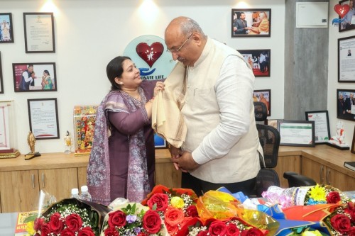 Mrs. Reshmaben Lapsiwala congratulated Nileshbhai Mandlewala after the announcement of the Padma Shri award by the Government of India.