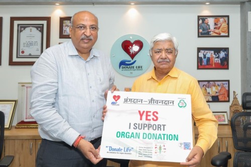 International President of the Vishwa Hindu Parishad & Patron of the Dadhichi Dehdan Samiti Shri Alok Kumar ji visit donate life office