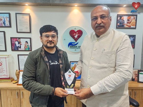Pinank Mashruwala, Founder & President of Surat Biking Community congratulated Nileshbhai Mandlewala after the announcement of the Padma Shri award by the Government of India.