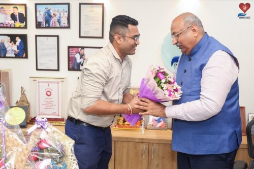 Divyesh Mehta congratulated Nileshbhai Mandlewala after the announcement of the Padma Shri award by the Government of India.