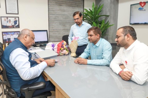 The members of Shri Sharda Vidyamandir invited Padma Shri Nilesh Mandlewala to the annual festival program.