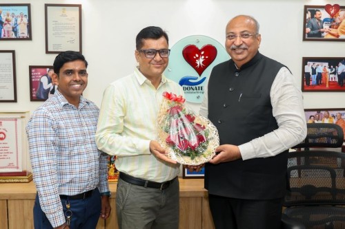 Umesh Parmar, Marketing Manager, Gleneagles Hospital, Mumbai congratulated Nileshbhai Mandlewala after the announcement of the Padma Shri award by the Government of India.