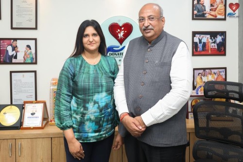 Architect Ritvi Jogani congratulated Nileshbhai Mandlewala after the announcement of the Padma Shri award by the Government of India.